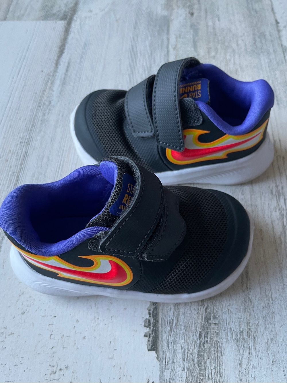 Nike Kids Black Sneakers with Purple Lining and Multicolor Swoosh SZ 4C